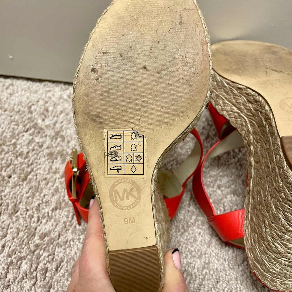 Michael Kors coral sandals - Picture 4 of 6